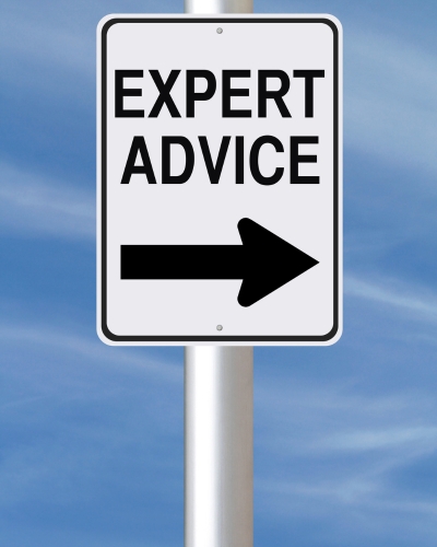 A black and white sign that has 'Expert Advice' mounted on a sleek silver post with an arrow pointing to the right, signalling a reliable source of knowledgeable guidance and assistance.